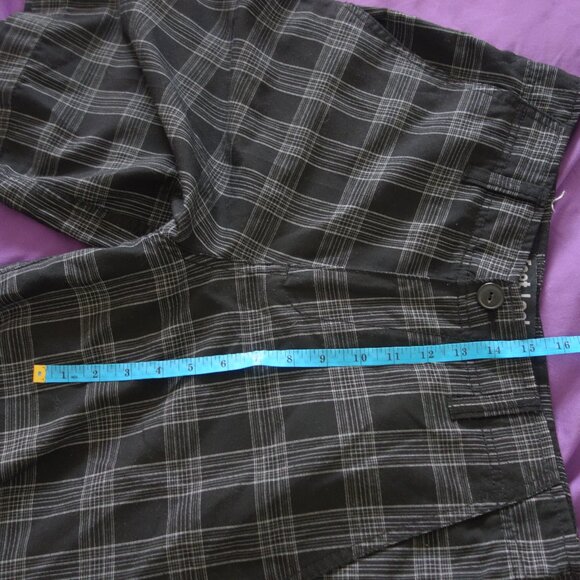 Foot Locker Established in 1974 65% Polyester/35% Rayon Size Plaid 30 Shorts - Picture 5 of 10